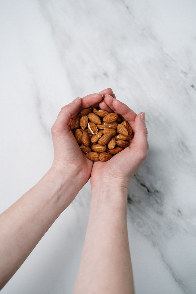 Benefits of almond products for dry skin treatment